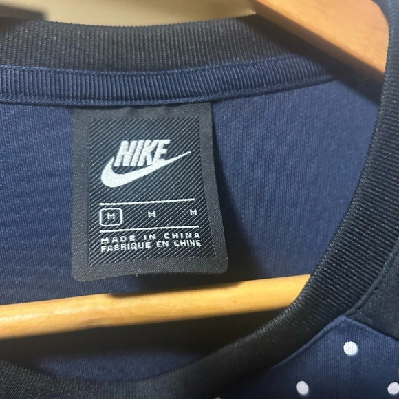 Nike NSW long sleeved mens size  M blank logo crew in excellent condition - Picture 2 of 10